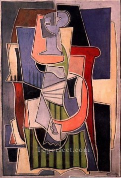 抽象的かつ装飾的 Painting - Femme assise dans un fauteuil 1922 キュビズム